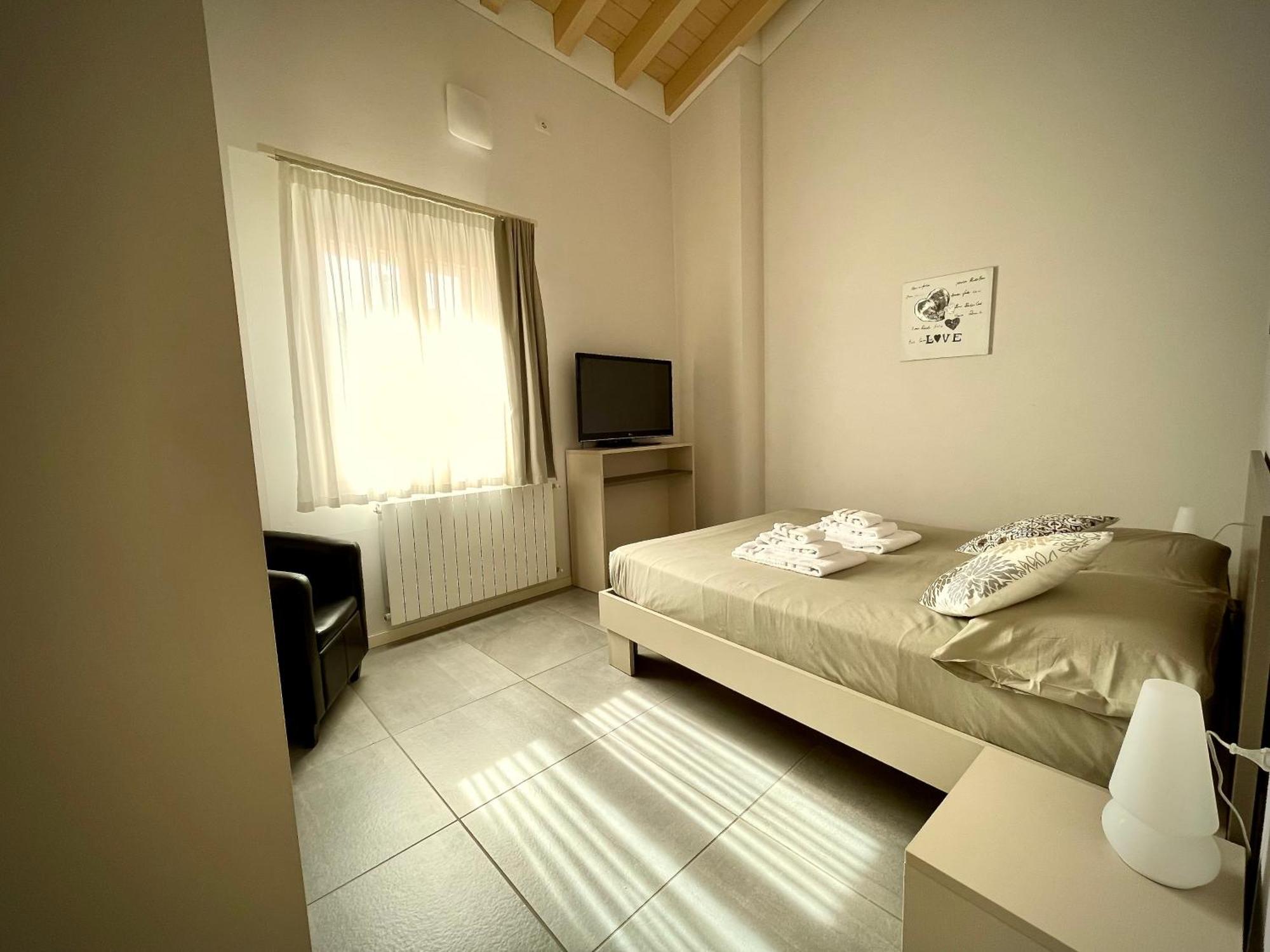 Villa Fontanelle Gardapartments Польпенацце-дель-Гарда Екстер'єр фото
